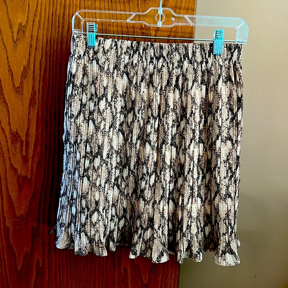 Super cute fall rayon mini skirt! ❤️